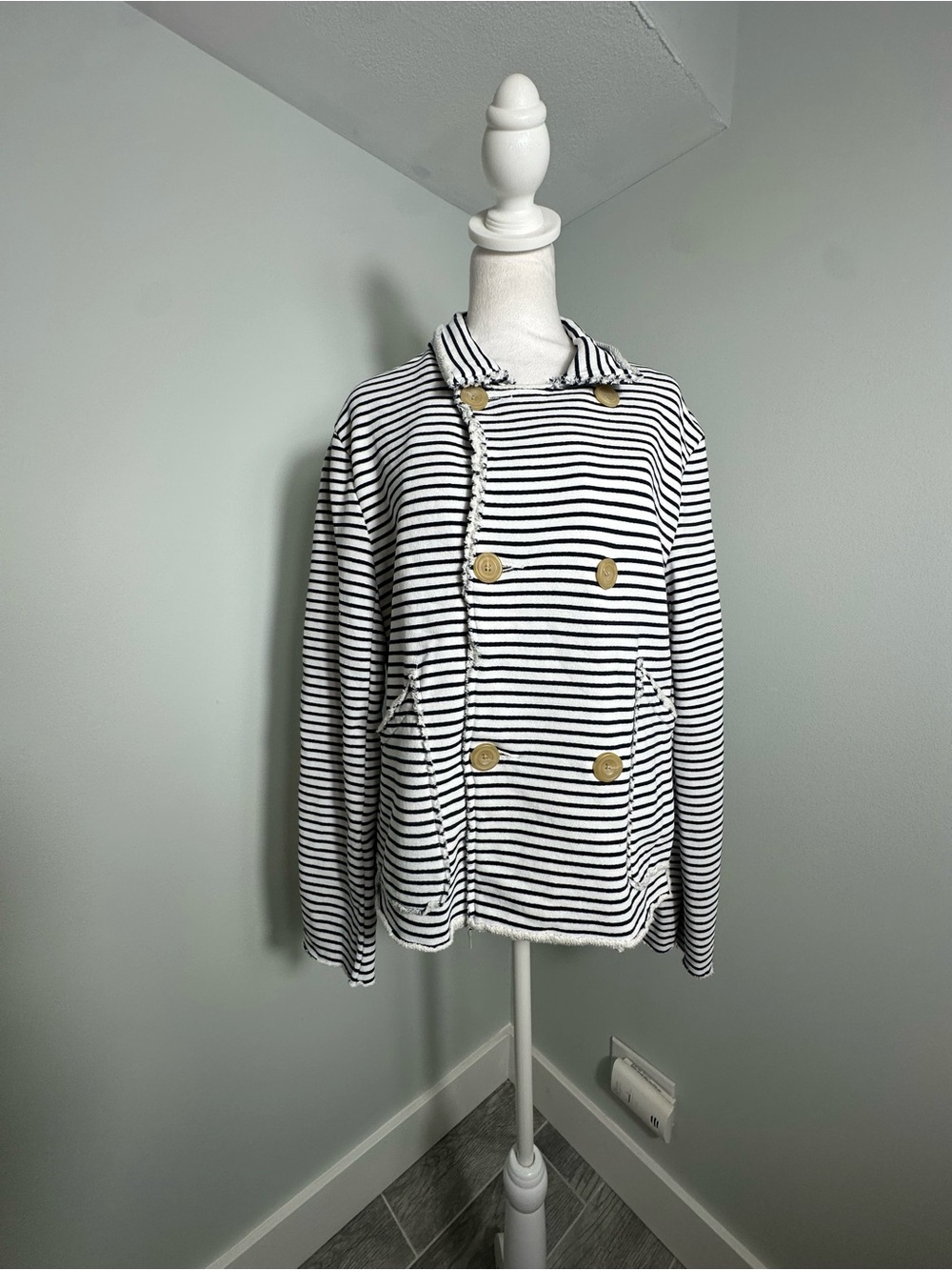 FRANK & EILEEN MINI BELFAST
Cropped Sweatshirt Peacoat, Current Season - Picture 5 of 17